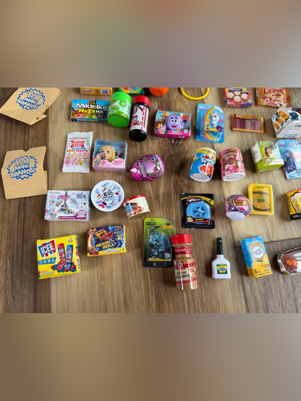 Mini Brands - Picture 5 of 5